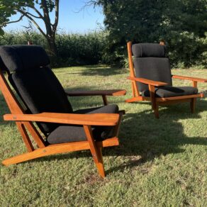 HANS J. WEGNER