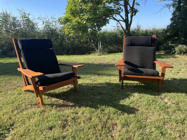 HANS J. WEGNER