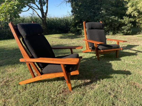 HANS J. WEGNER